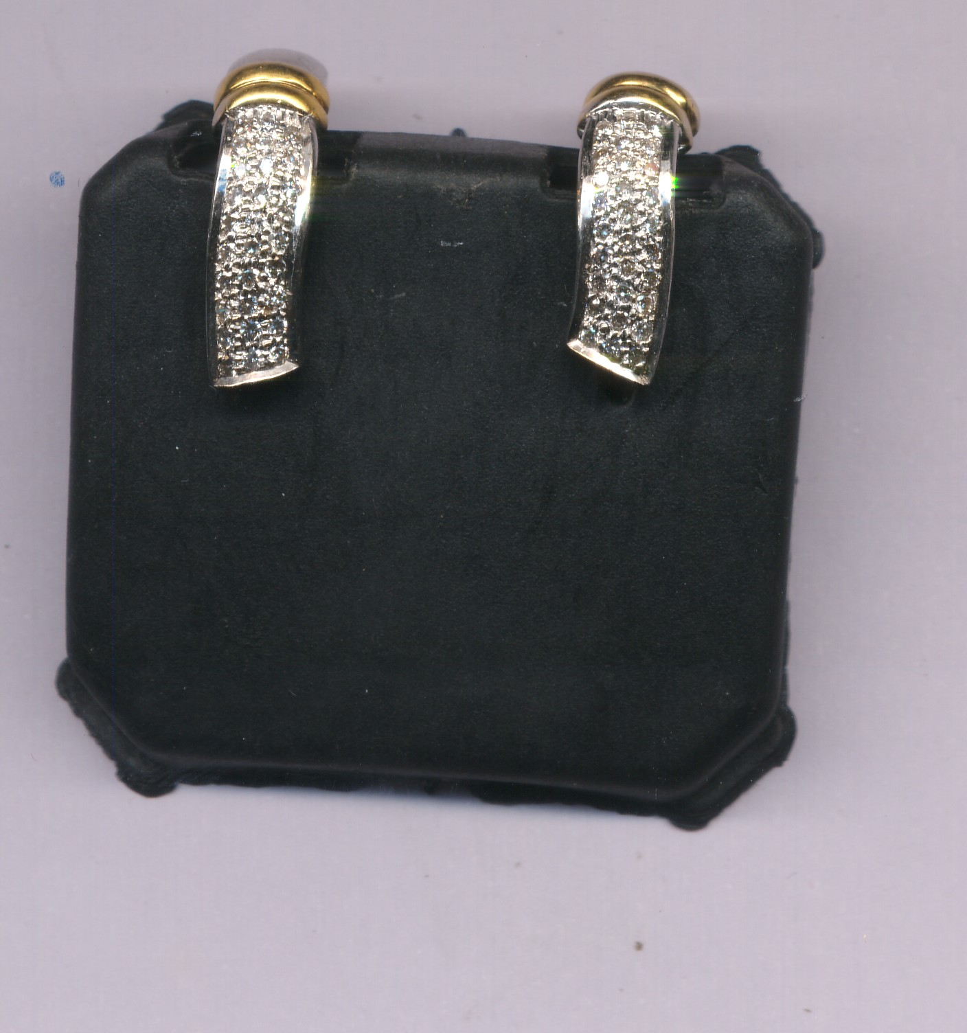 Beautiful 18 Kt Gold  Natural Diamond Earing